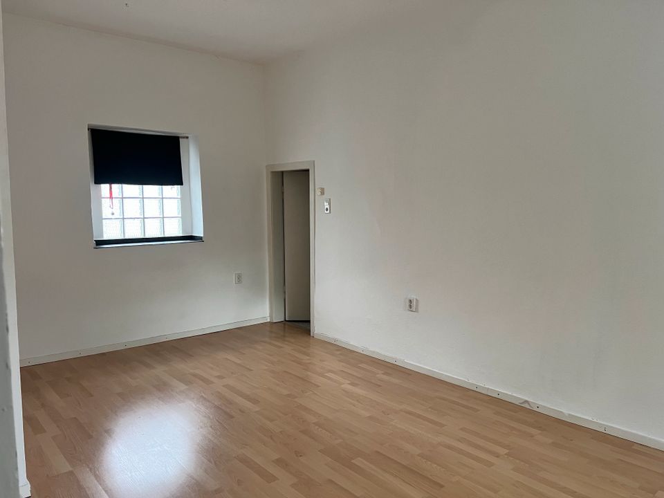 Derendorf:2 Zimmer-Wohnung  mit Balkon im Anbau in Düsseldorf