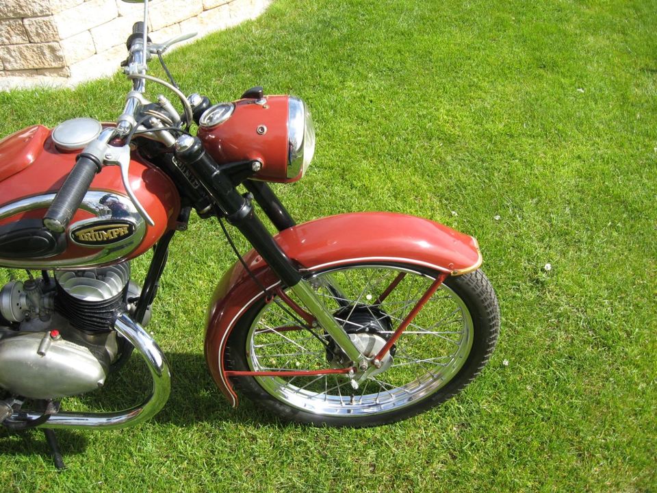 Oldtimer Motorrad Triumph BDG 125 L in Geldersheim