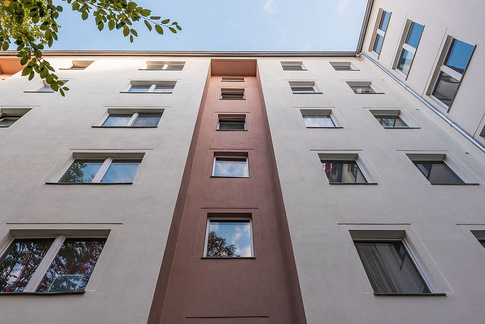 Dachgeschossneubau-Potenzial: Vier Einheiten + Lagerfläche für eigene Ideen in Berlin-Friedrichshain in Berlin