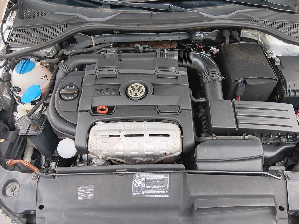 Volkswagen Scirocco 1.4 TSI 118 kW Sportpaket/Leder/PDC in Frankfurt am Main