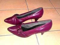 NEUWERTIGE wein rote Pumps LEDER Gabor Größe 6 Kr. München - Neubiberg Vorschau