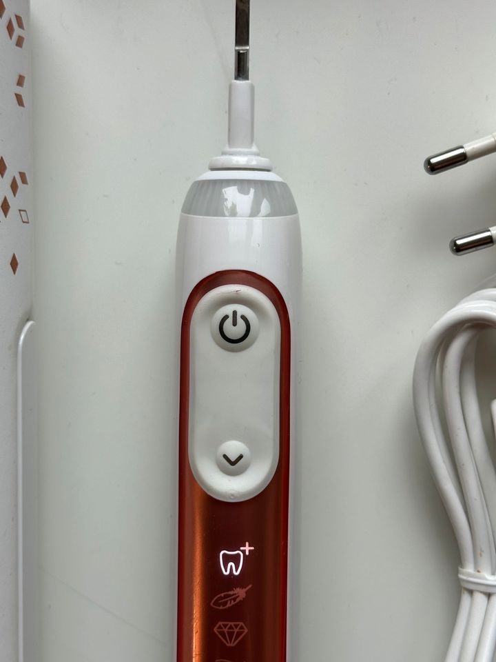Oral-B Genius 9000 Roségold elektrische Zahnbürste mit Reiseetui in Oberndorf am Neckar