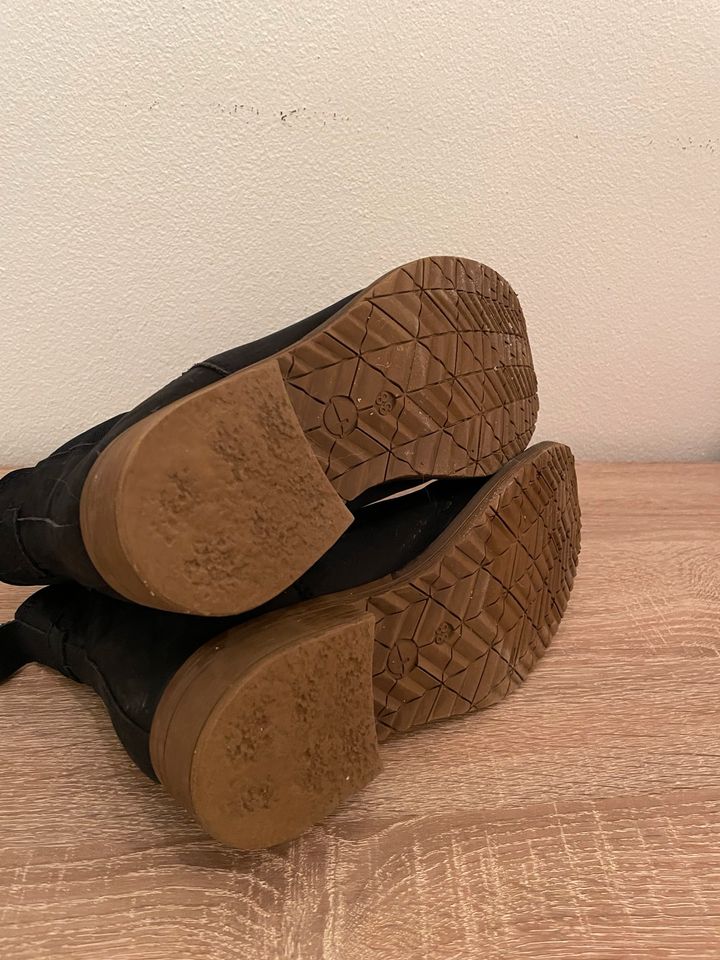 Damen Boots Stiefeletten Stiefel Leder schwarz Tamaris 38 Schuhe in Fürstenzell