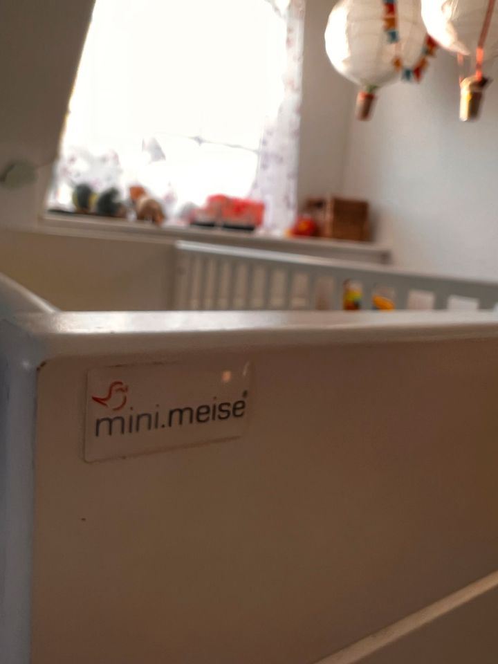 Baby Bett Mini Maise mit Matratze, Polster mit schaukeln Funktion in Berlin