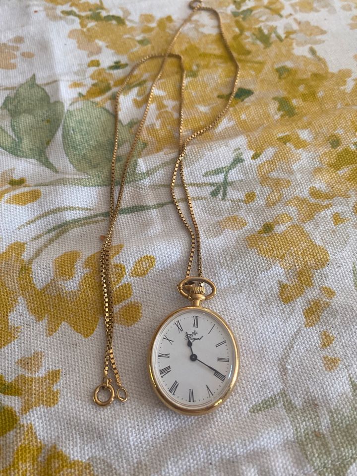 Halskette mit Uhr goldfarben zum Aufziehen in Standenbühl