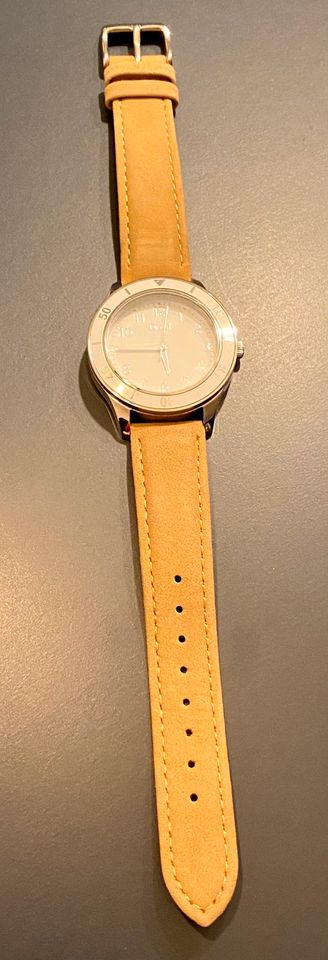 Armbanduhr mit Lederband von Tchibo in Gottenheim