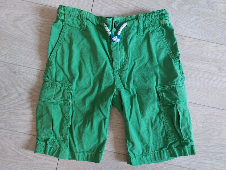 Boden Shorts grün Gr 116 in Langenfeld