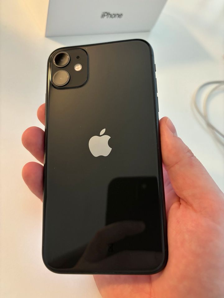 iPhone 11 64GB Schwarz / Black | Zubehör | Top Zustand in Schalksmühle