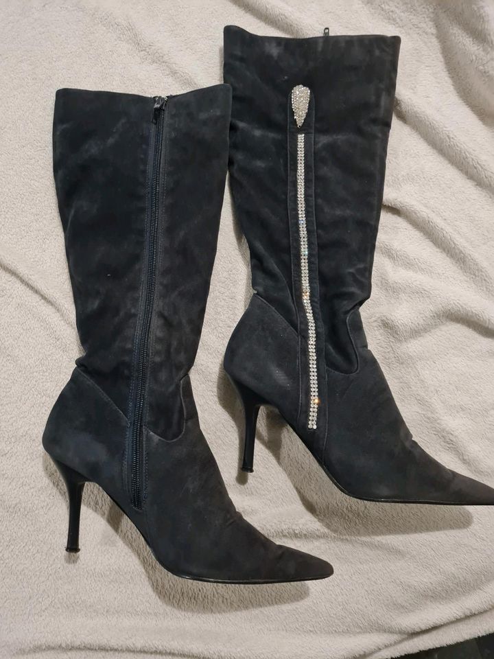 2 paar Damen  Stiefel in Duisburg