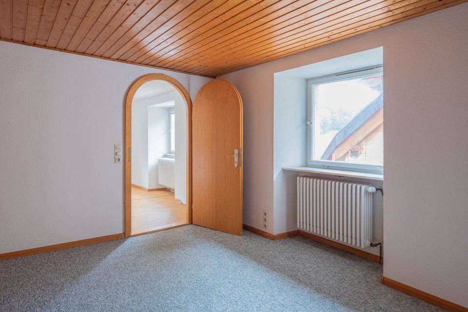 Einfamilienhaus mit Potenzial, riesigem Grundstück und Scheune in Badenweiler