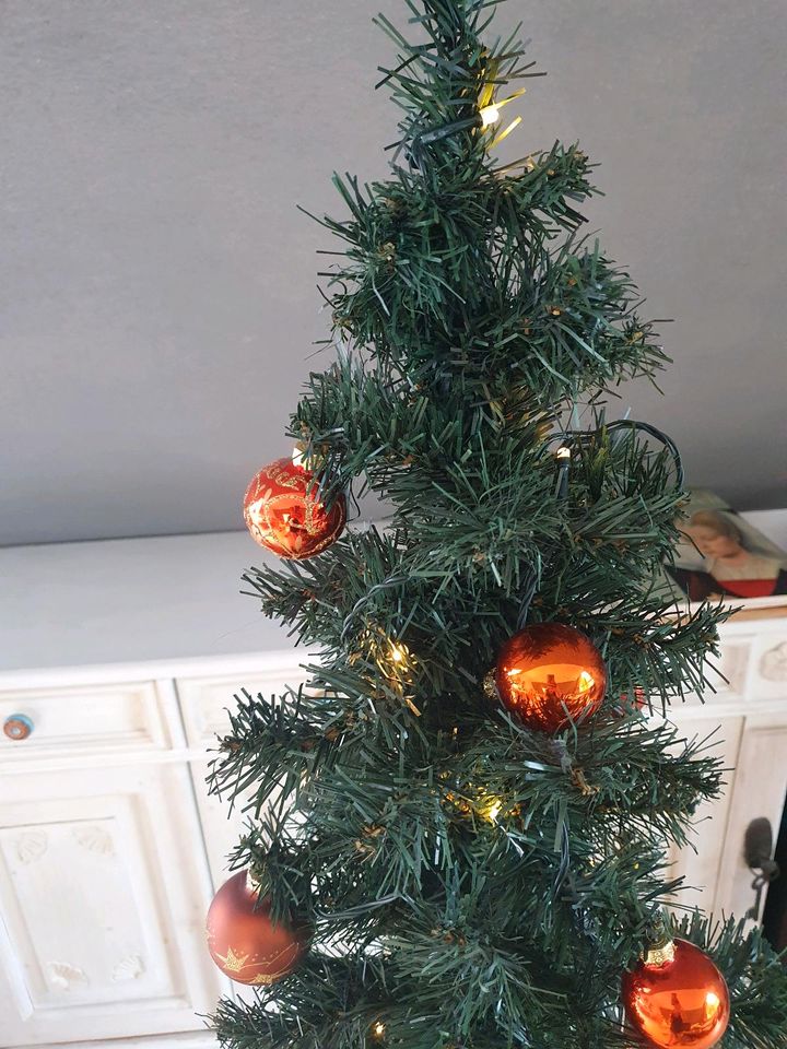 Künstlicher Weihnachtsbaum 160cm inkl Schmuck u Lichterkette in Hamminkeln