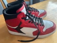 Turnschuhe Sneaker high Größe 40 rot weiß schwarz Jordans Style Hessen - Mücke Vorschau