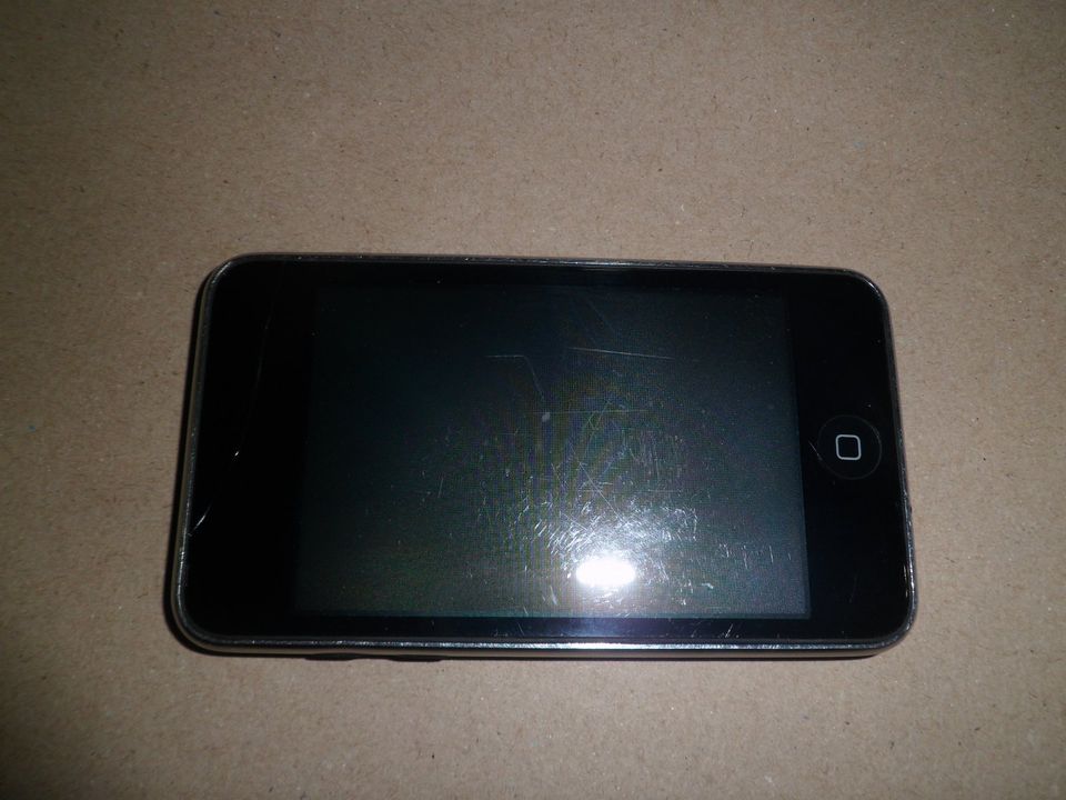 iPod touch 16 GB - Modell MB 531 FD - mit Mängeln, bitte lesen in Düsseldorf