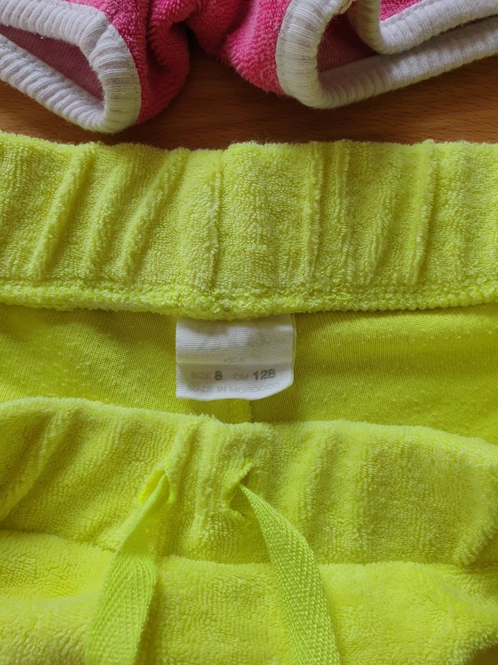 2 kurze Frotteeshorts kurze Hosen von Zara in Größe 128 / 8 Jahre in St. Wendel