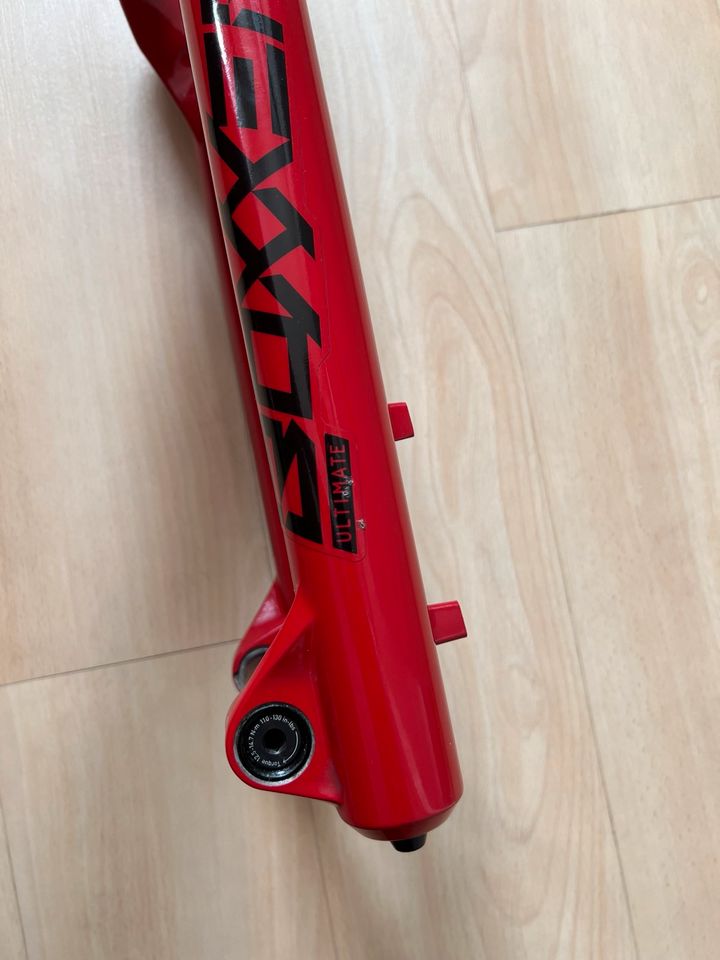 RockShox BoXXer Ultimate 27,5 Zolll Charger 2.1 rot in Esslingen