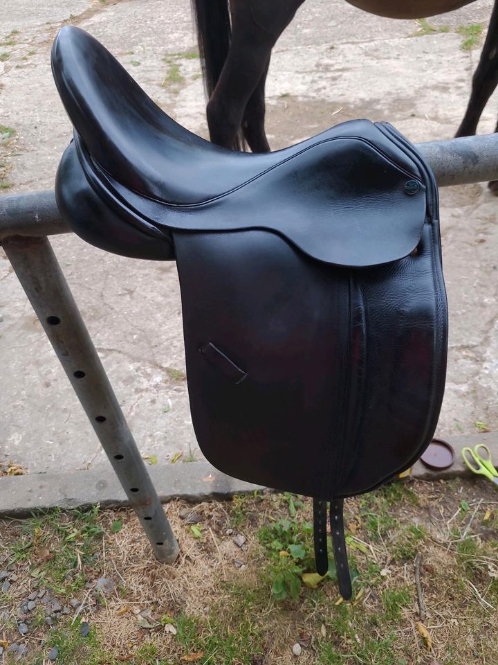 Equus Dressursattel Pony /17" mit fexi Klettpauschen in Stolberg (Rhld)