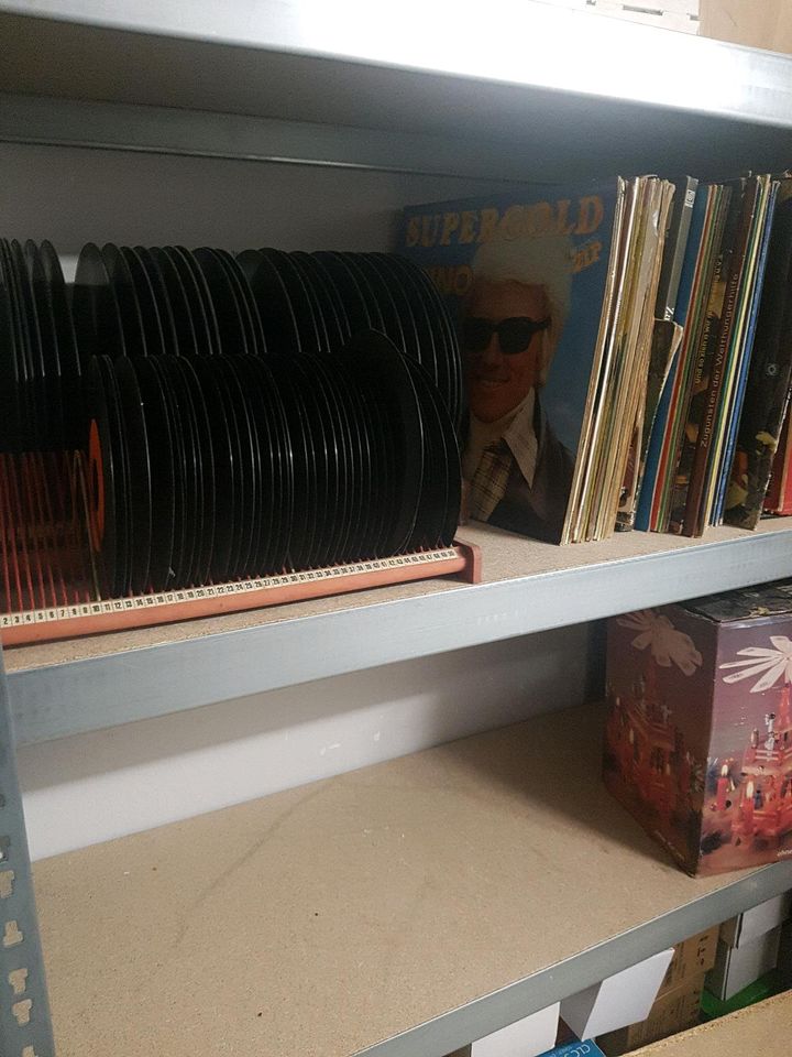 Schallplattenhalter Vintage und Schallplatten in Büdelsdorf