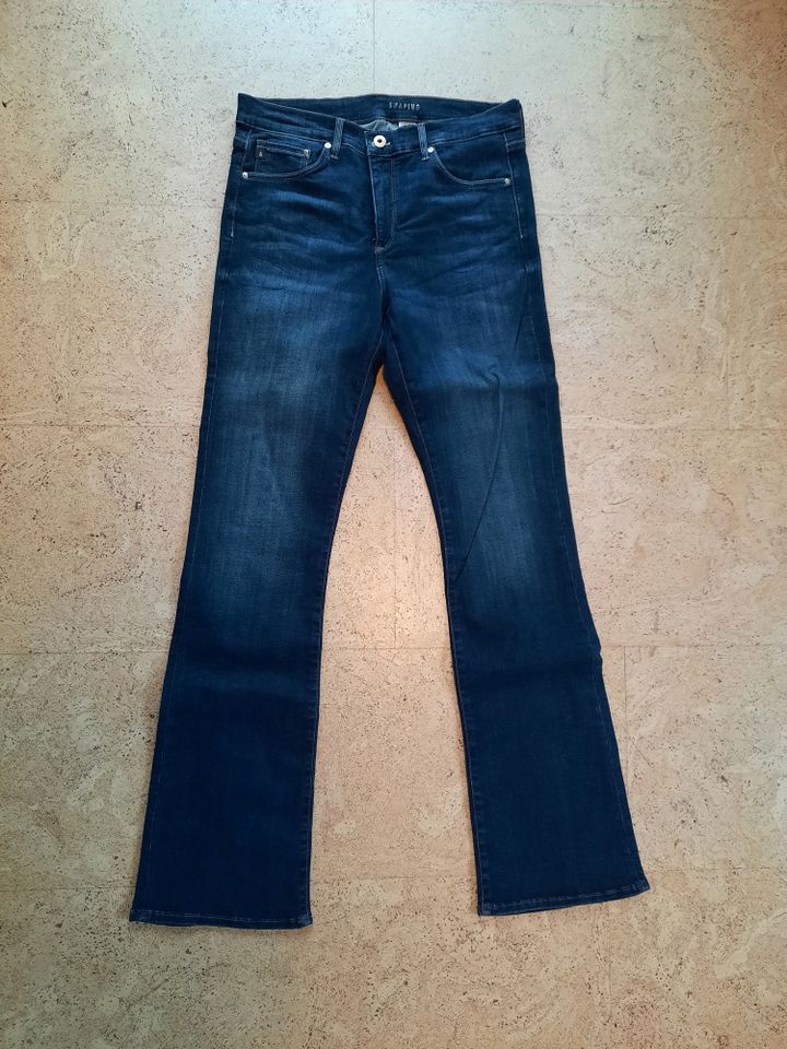 Jeans Bootcut und Shaping W32 L34 in Forbach