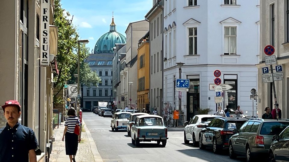 Café in Berlin-Mitte sucht Kombikraft für Küche und Service in Berlin