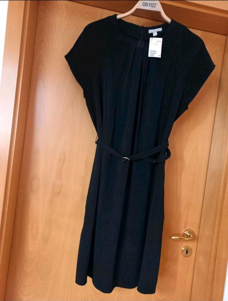Kleid von H&M Gr. L mit Gürtel, schwarz, NEU in Wartenberg