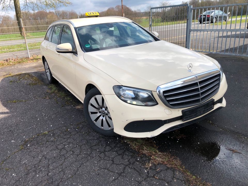 MERCEDES E-200 TAXI KM-390057 ORIGINAL in Bonn