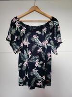T-Shirt Blumenmuster schulterfrei 46/48 Gina Niedersachsen - Rehden Vorschau