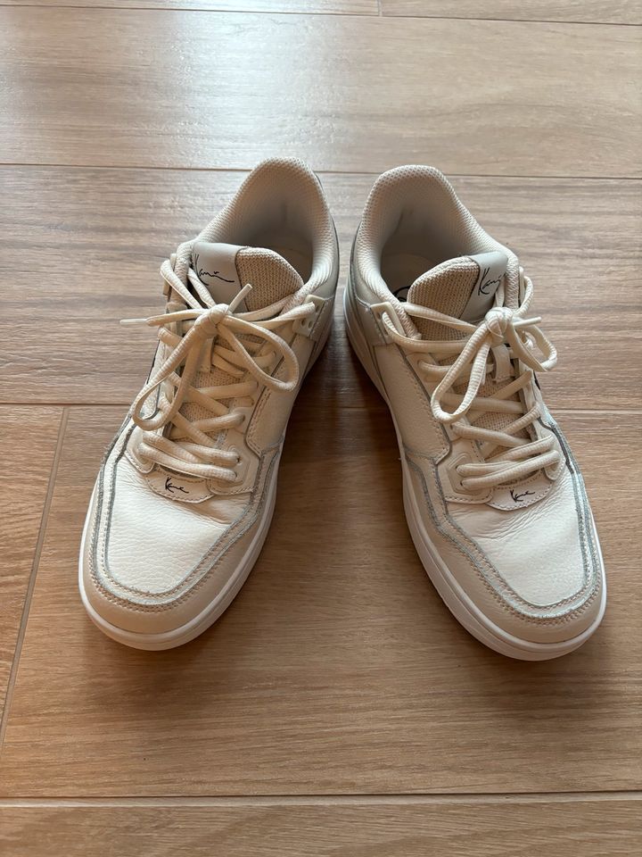 Karl Kani Sneaker weiß low Gr. 42,5 in Hattersheim am Main