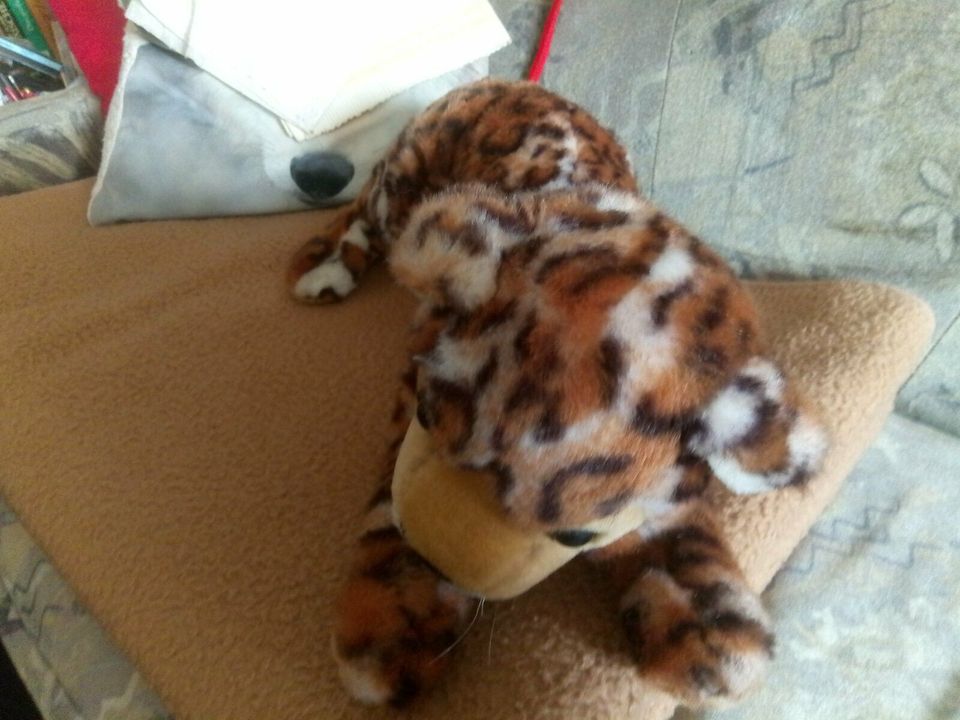 Plüsch Gepard Leopard NEU Katze gefleckt in Berlin