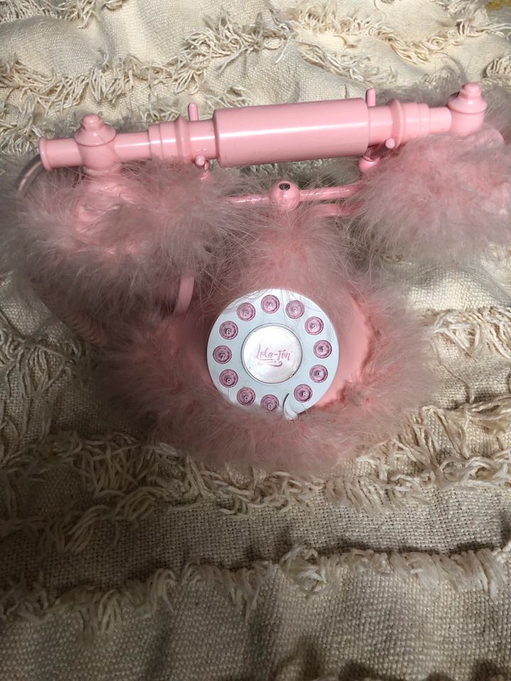 Pinkes Telefon im Retro Look in Hamburg