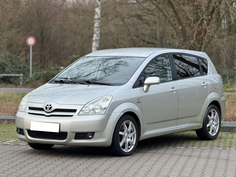 Toyota Corolla Verso 2.2 D-CAT TÜV NEU ! AHK ! 8-Fachbereift in Hanau