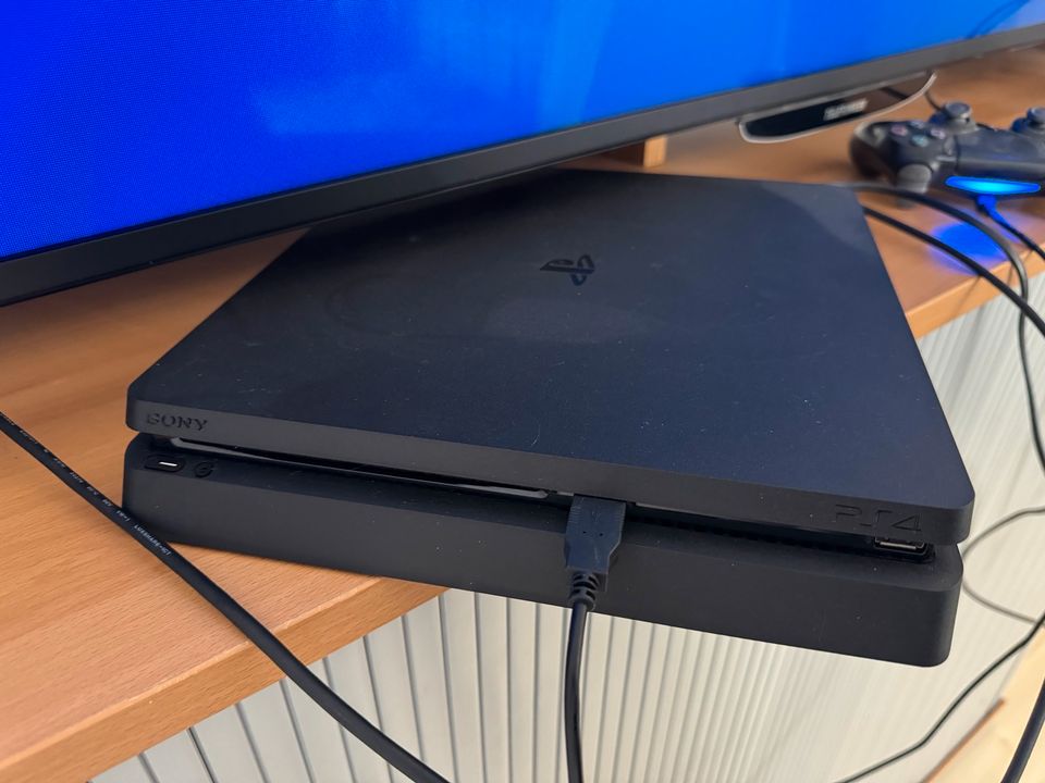 PS4 500 GB mit OVP in Nürnberg (Mittelfr)