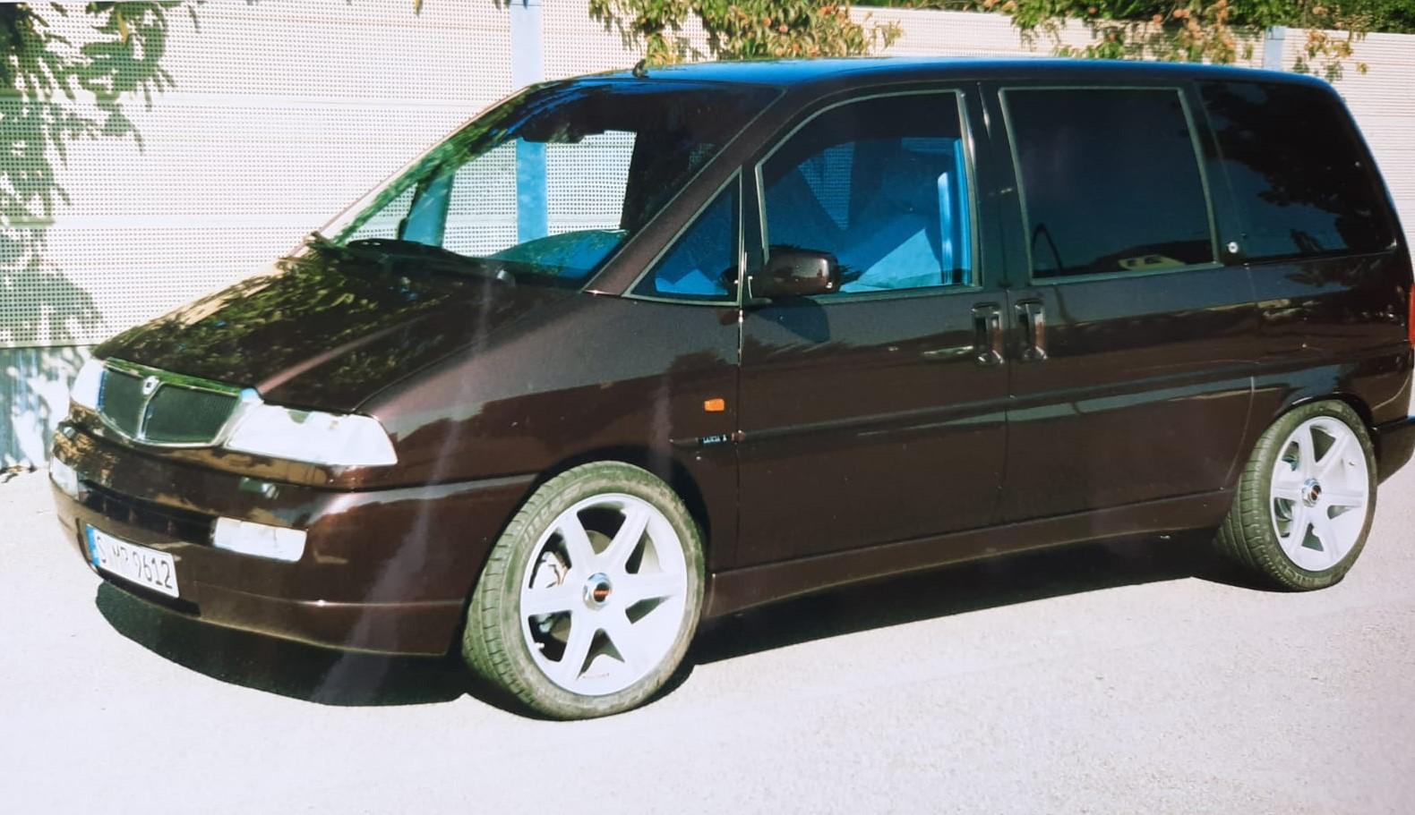 Abbildung des Autos Tuning Fahrzeug Sleeper:…