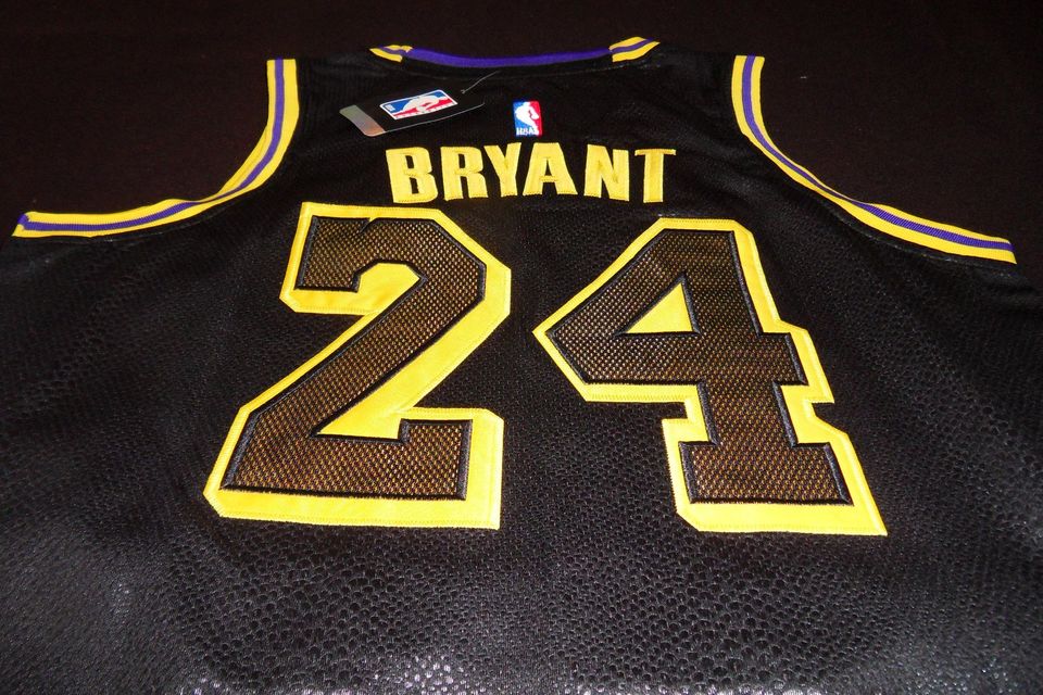 Kobe Bryant Los Angeles Lakers Retro Mambaskin Trikot Vollstick in Köln