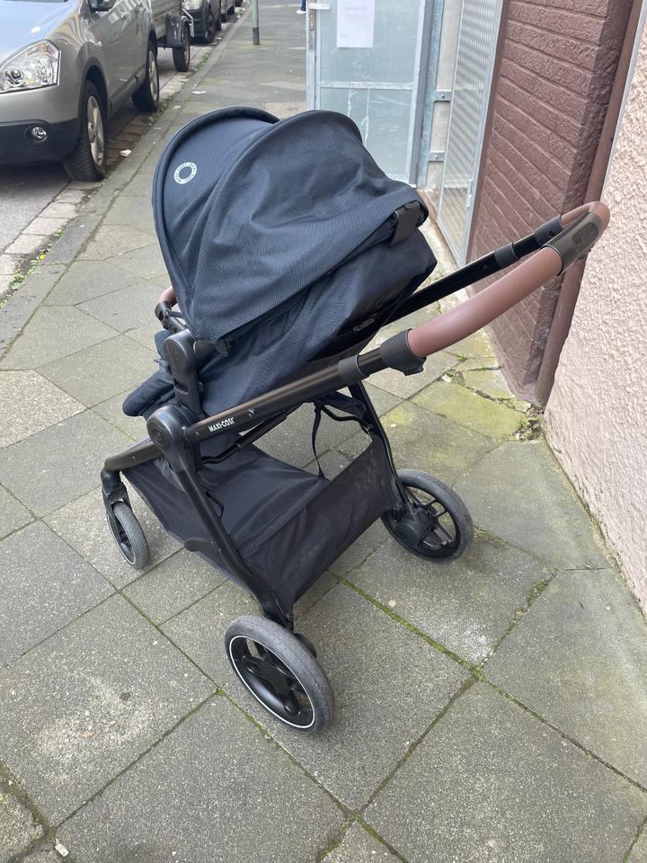 Blauer Kinderwagen Maxi-Cosi + Babywanne auch in Blau in Neuss