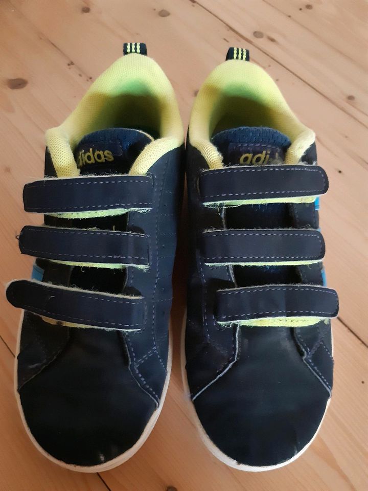 Adidas Turnschuh Gr.33 in Laberweinting