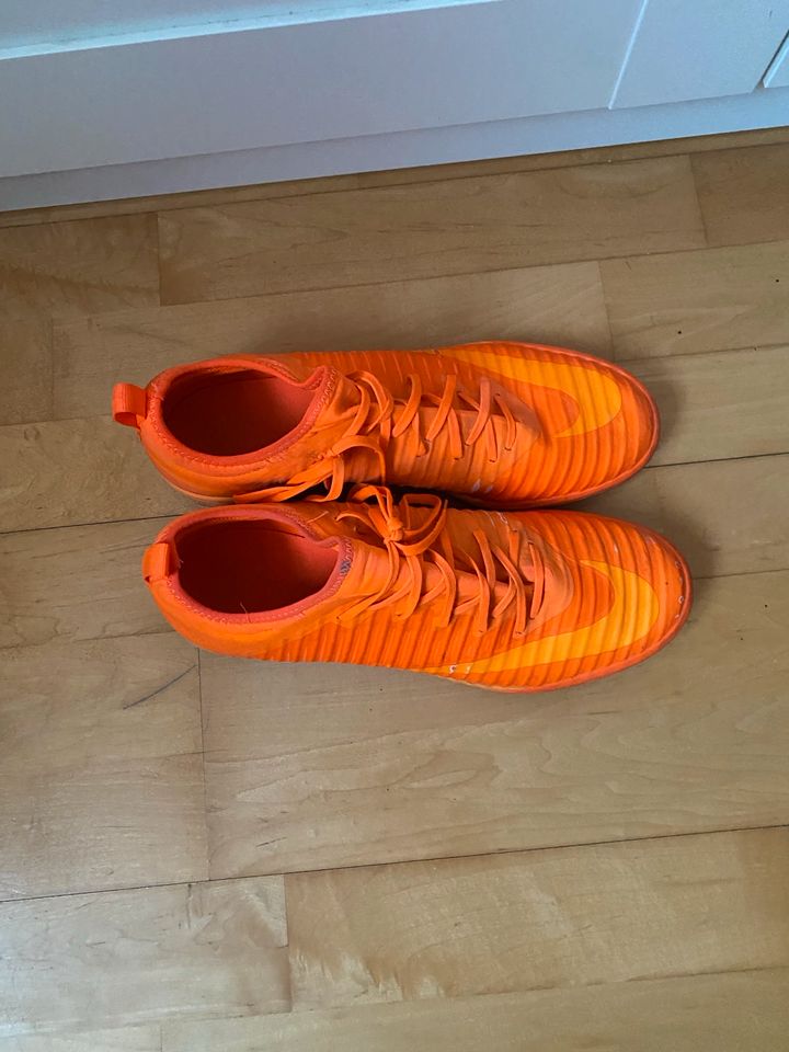 Nike Mercurial Fußball Hallenschuhe Herren Gr. 42.5 in Höchstädt a.d. Donau