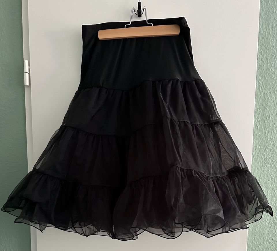 Sommerkleid  im Rockabilly-Style inkl.Petticoat in Hamburg