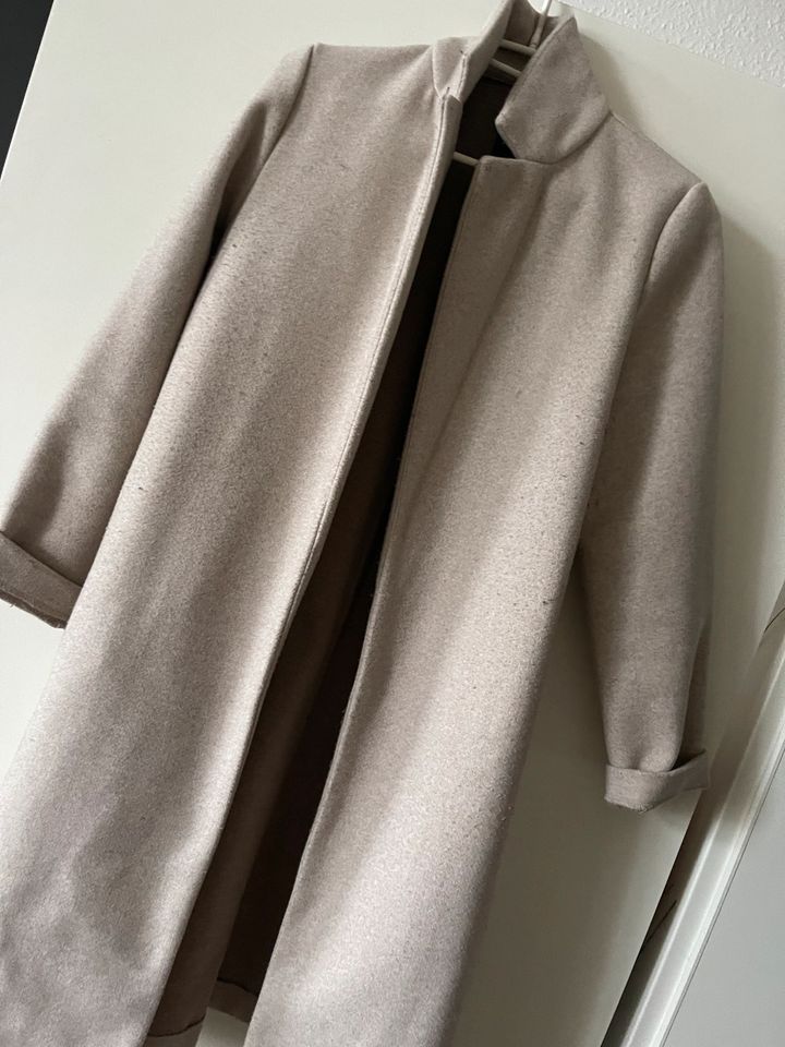 Mantel ZARA in beige in Leipzig