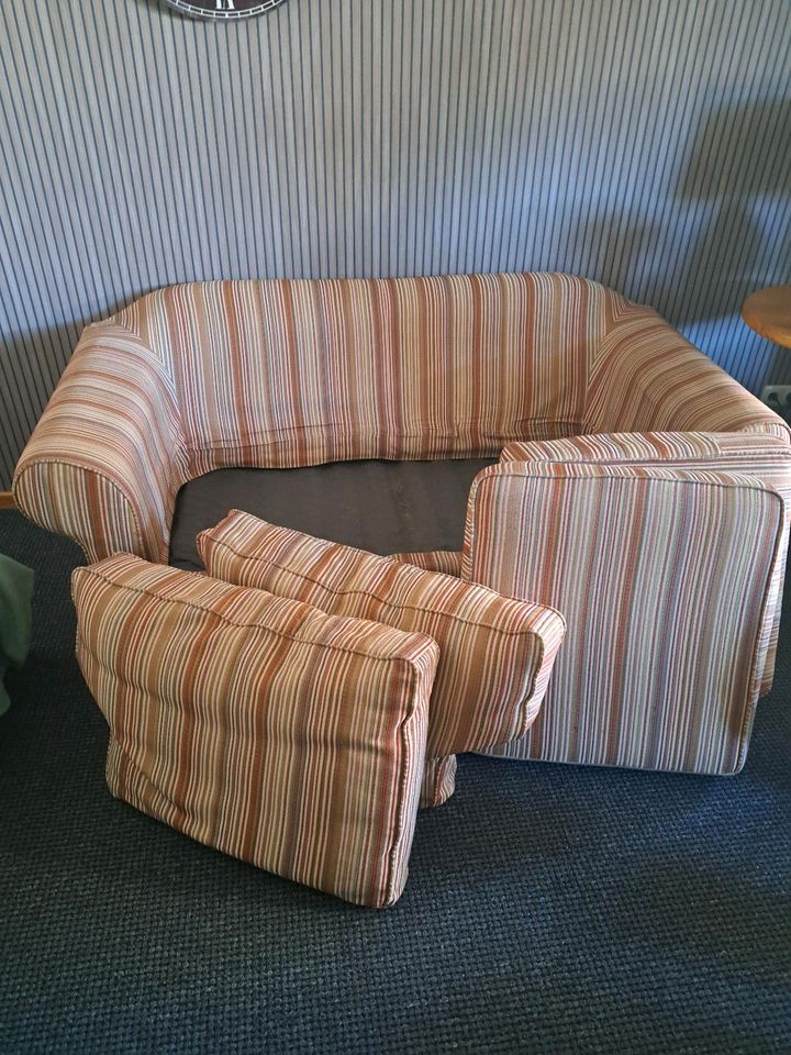 Couch 2 Sitzer ( bis 28.Mai abzuholen) in Blankenfelde-Mahlow