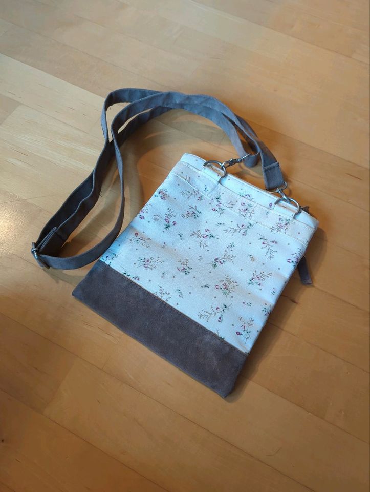 Kleine Sommertasche/ Umhängetasche mit veganen Wildleder in Sonthofen