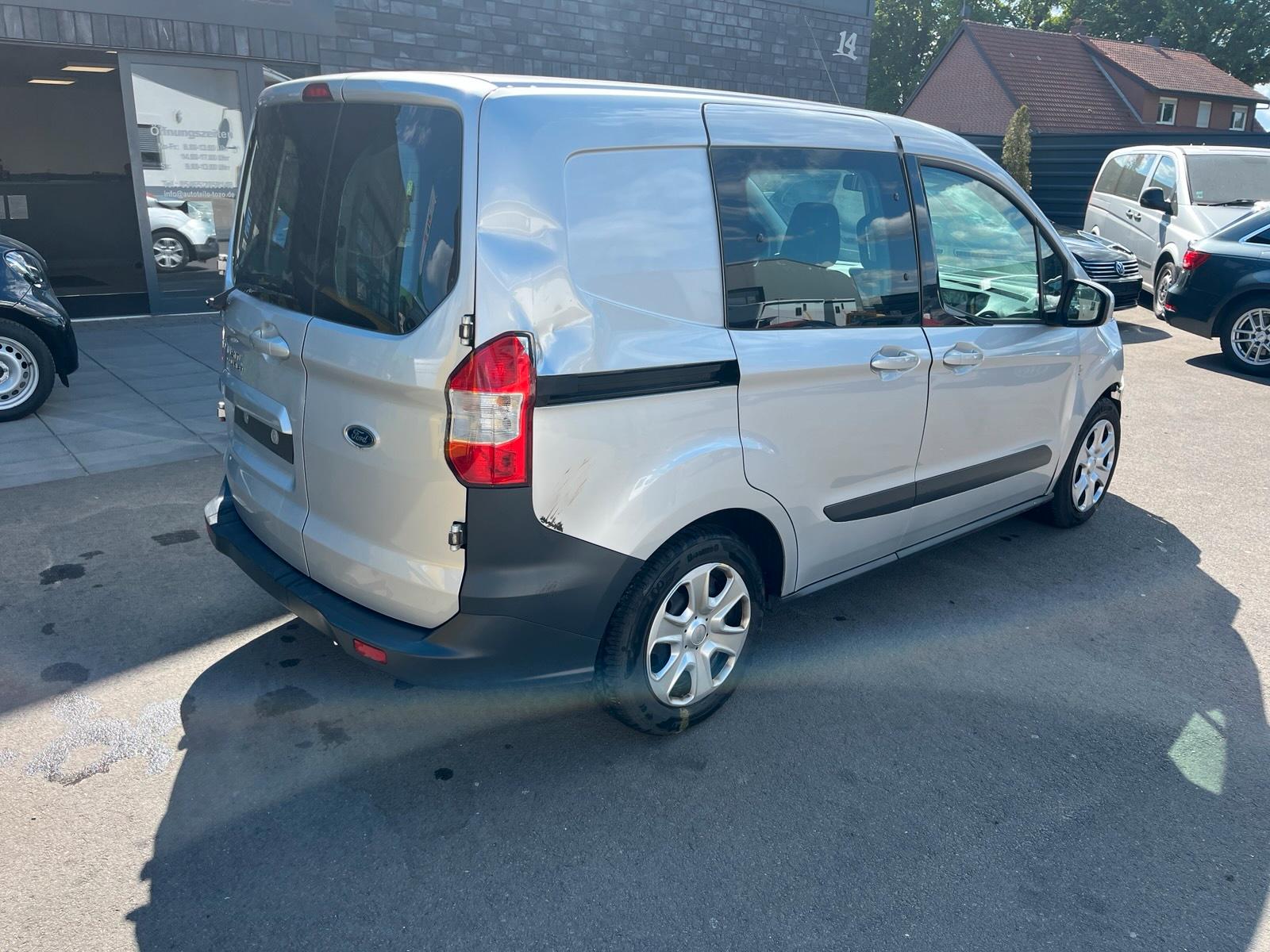 Abbildung des Autos Ford Transit Courier Kom…