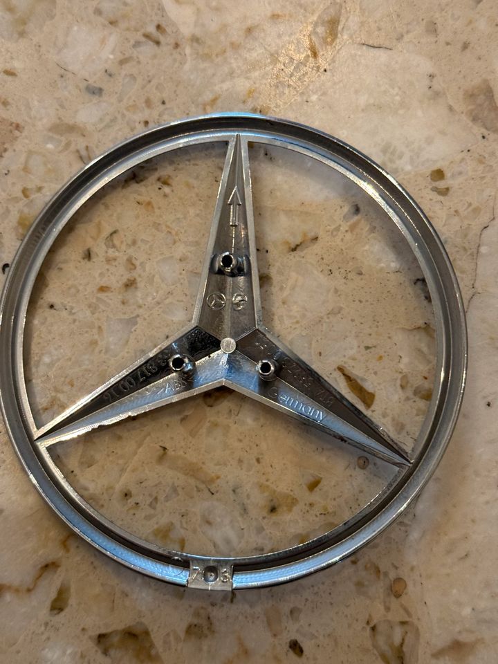 Original Mercedes Heck Emblem in Eschweiler