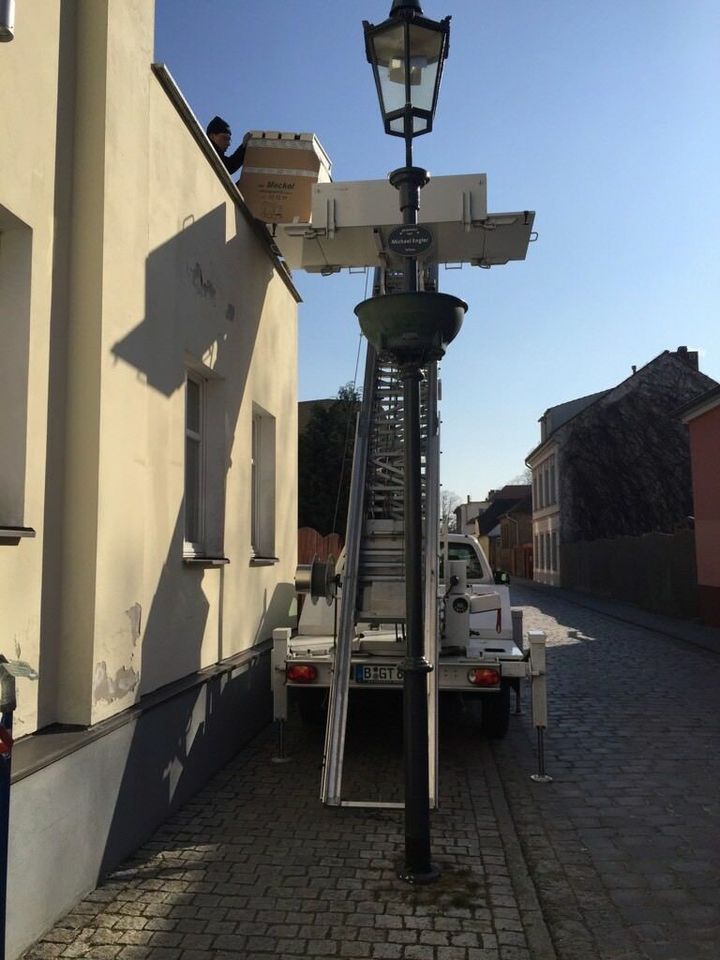 Möbelaufzug mit Bediener in Berlin