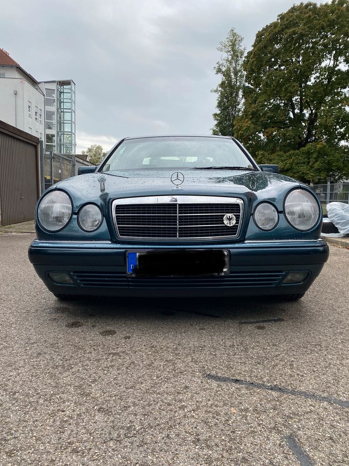 Mercedes Benz 240 E in Zirndorf