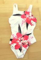Neuer weißer Badeanzug mit rot rosa Blumen Gr. 40 bpc Kr. München - Neubiberg Vorschau