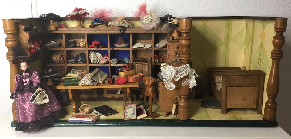 Alter Stoff-und Hutladen aus Holz mit Nebenzimmer in Friedrichshafen