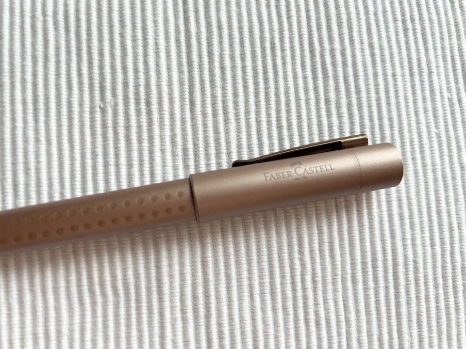 Top Faber-Castell Füller Neuw Soft grip Rosegold Federhalter Büro in Oberhausen