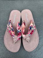 Tamaris 38 Zehentreter Flip Flops Neuwertig Stoff Nordrhein-Westfalen - Sundern (Sauerland) Vorschau