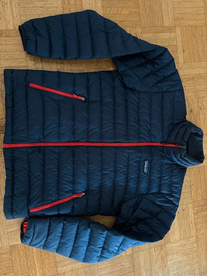 Patagonia Mens Down Sweater Daunenjacke dunkelblau Gr. S in Köln