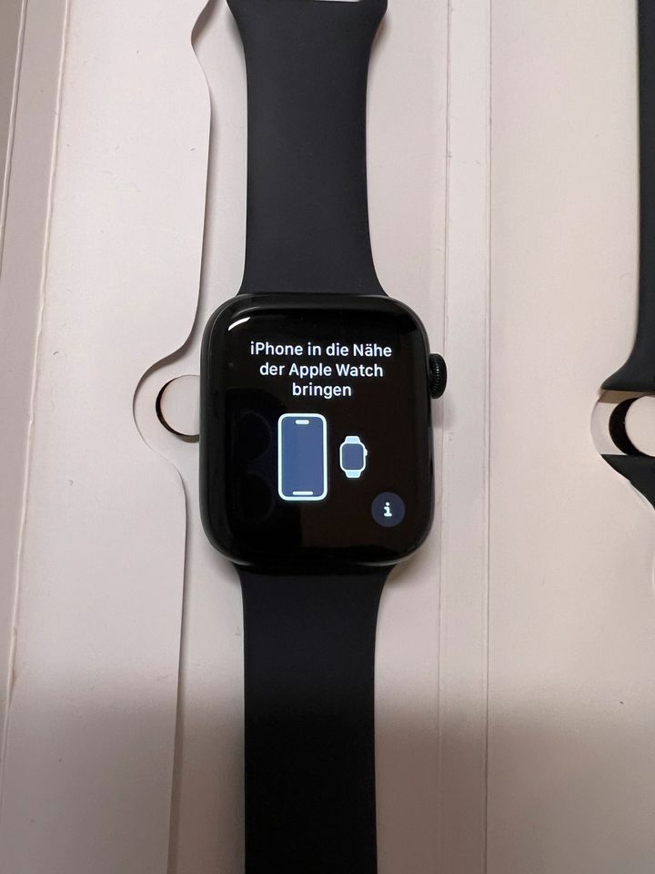 Apple Watch Serie SE (2. Generation) GPS+Esim Mobil. schwarz 2022 in Dachau